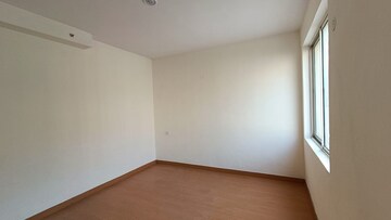 Room in 2 BHK Apartment at Jaypee Greens Kosmos, Sector 134 – for Rent