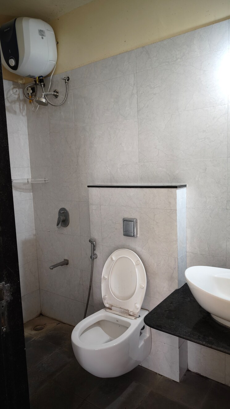 Bathroom, amanora-trendy-homes 2 Bedroom 850 Sq.Ft. Apartment In Hadapsar Pune 9732169