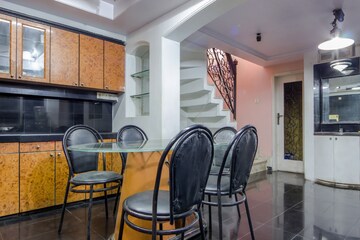 Living Room in 5 BHK Independent House at Vashi Sector 28 – for Rent