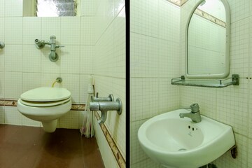 Bathroom in 5 BHK Independent House at Vashi Sector 28 – for Rent