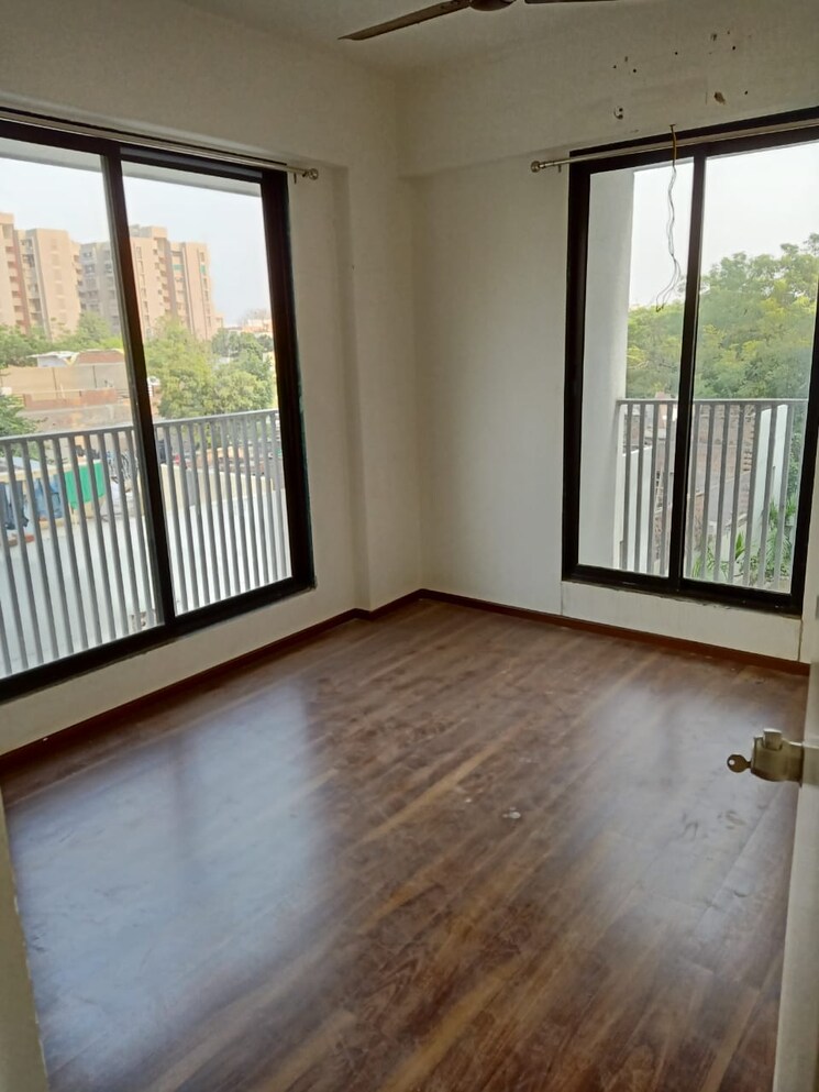Room, makarba 2 Bedroom 1300 Sq.Ft. Apartment In Makarba Ahmedabad 9732194