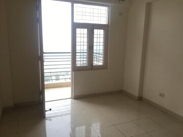 Room in 3 BHK Apartment at Tulip White, Sector 69 – for Rent