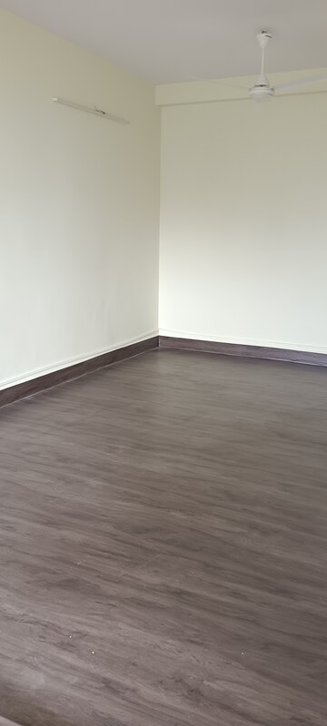 Room in 1 BHK Apartment at Savera CHS Andheri, Andheri West – for Rent