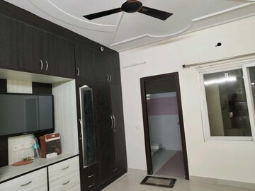 Room in 3 BHK Apartment at Purvanchal Royal Park, Sector 137 – for Rent