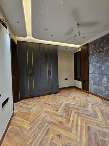 Bedroom in 4 BHK Builder Floor at South City Arcade, Sector 41 – for Sale