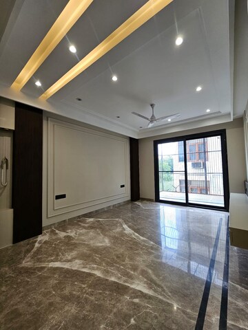 Room in 4 BHK Builder Floor at South City Arcade, Sector 41 – for Sale