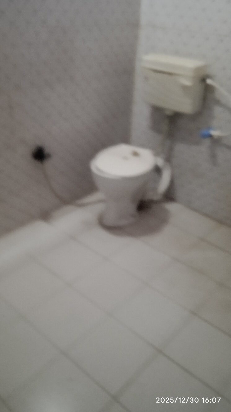 Bathroom, sector 22 1.5 Bedroom 550 Sq.Ft. Builder Floor In Sector 22 Noida 9732890