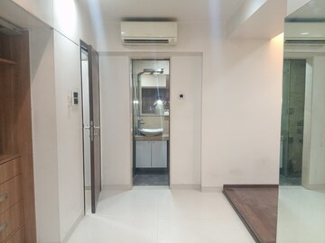 Room in 4 BHK Apartment at Atul Blue Fortuna, Andheri East – for Rent