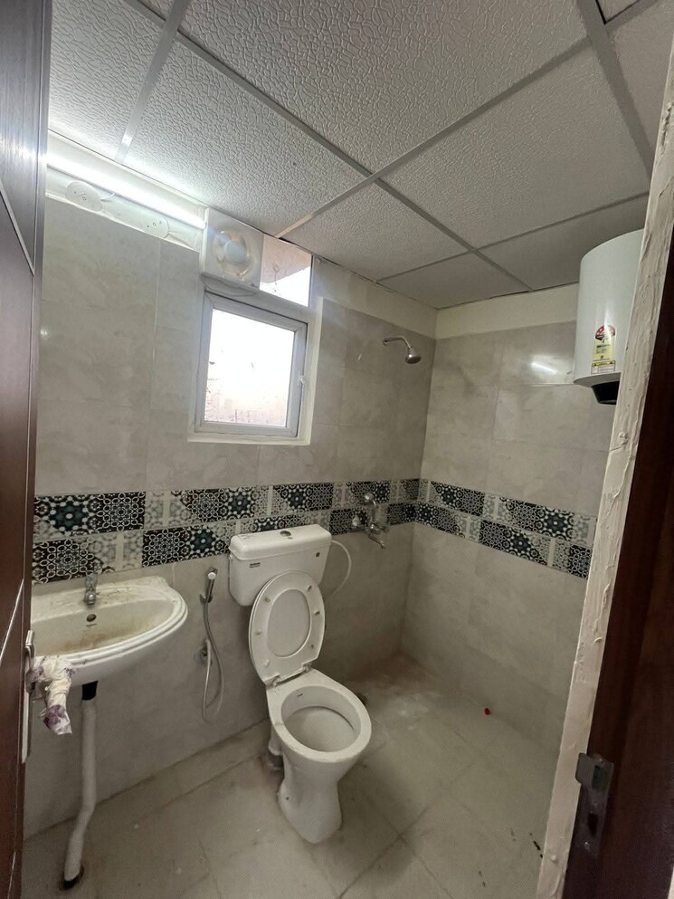 Attached Bathroom, freedom fighters enclave 2 Bedroom 900 Sq.Ft. Apartment In Freedom Fighters Enclave Delhi 9733047