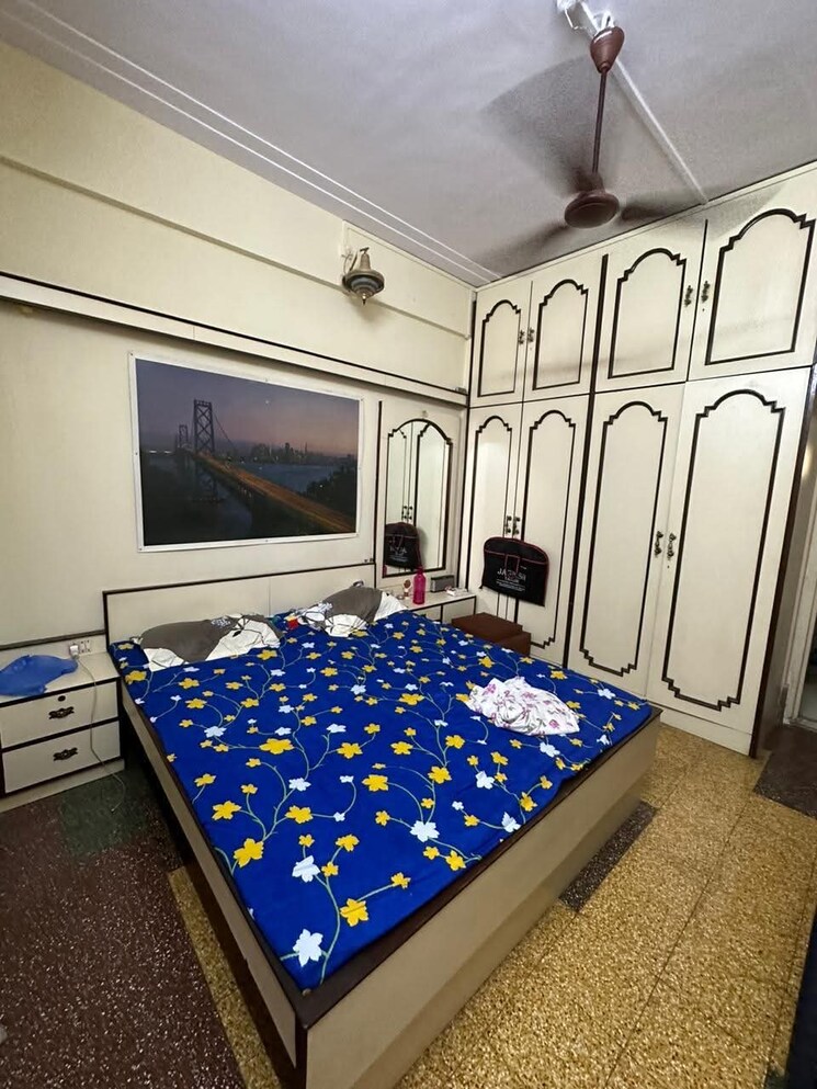 Room, khar west Pg For Boys In Khar West 9733097