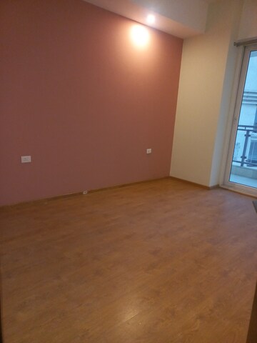 Furnished Amenities in 3 BHK Apartment at Mahagun Mezzaria, Sector 78 – for Rent