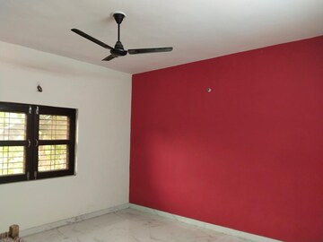 Room in 1.5 BHK Independent House at Sector 56 – for Rent