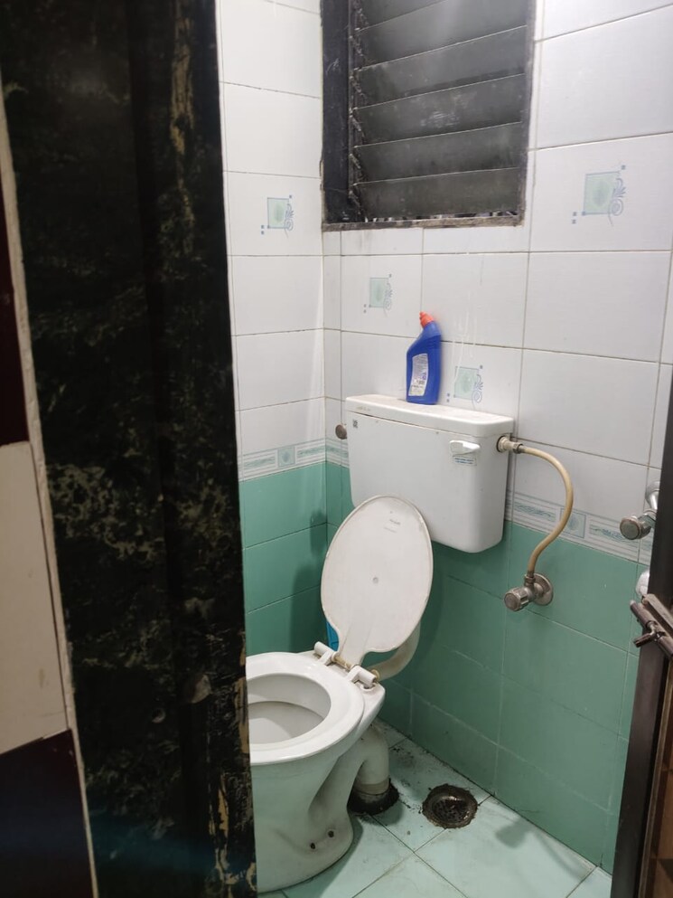 Bathroom, aditya-chs-kharghar 2 Bedroom 1200 Sq.Ft. Apartment In Kharghar Sector 12 Navi Mumbai 9733480