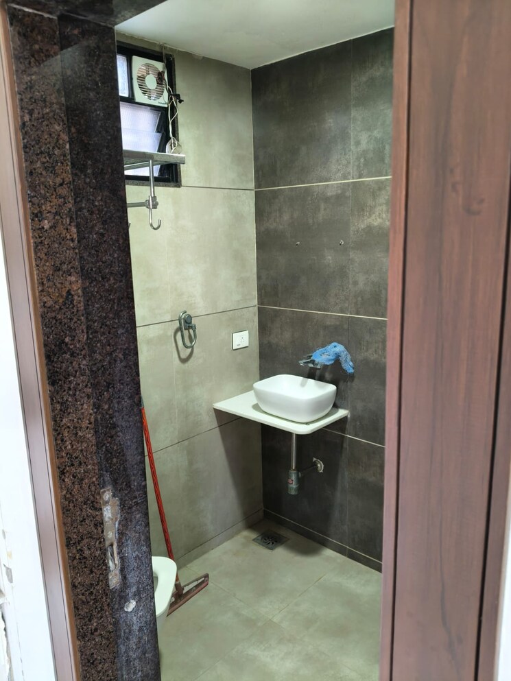 Bathroom, naranpura 3 Bedroom 1800 Sq.Ft. Apartment In Naranpura Ahmedabad 9733503