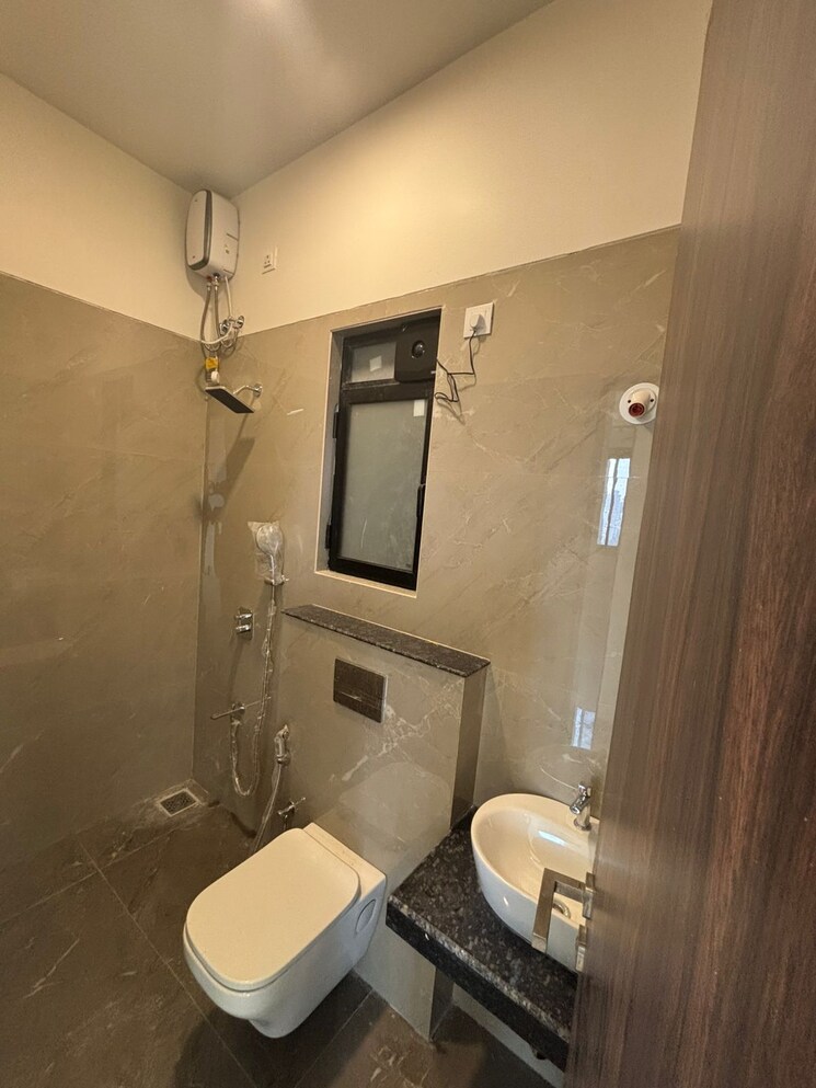 Bathroom, kl-astoria 4 Bedroom 1500 Sq.Ft. Apartment In Bandra West Mumbai 9734168