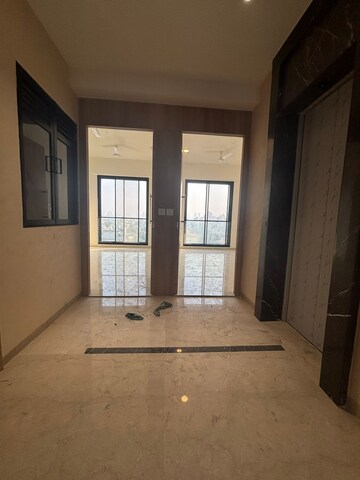 Room in 4 BHK Apartment at KL Astoria, Bandra West – for Rent