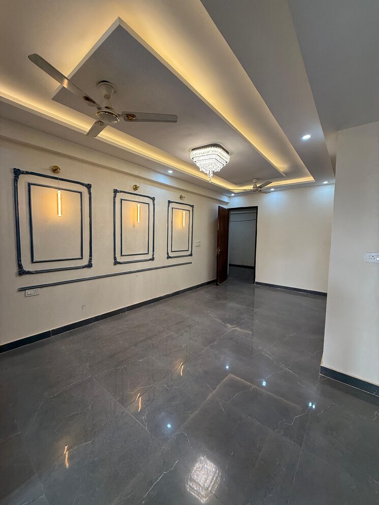 Room, trinity-trio 2 Bedroom 1010 Sq.Ft. Builder Floor In Bhanauta Greater Noida 9733433