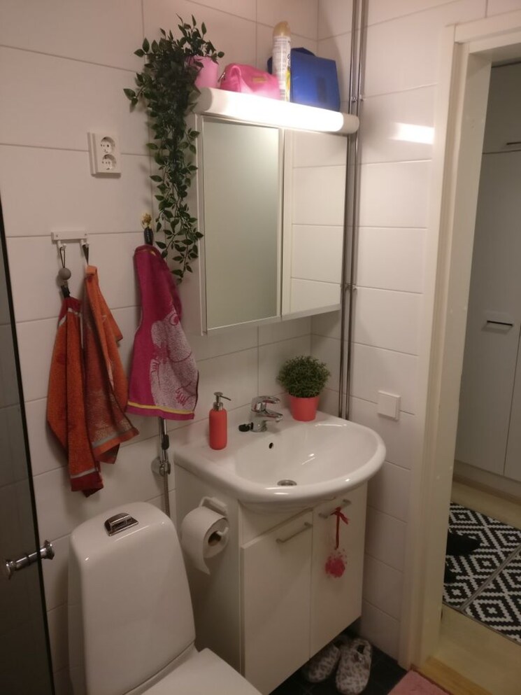 Bathroom, vineet khand Pg For Girls In Vineet Khand 9733782