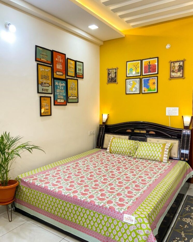 Room, vineet khand Pg For Girls In Vineet Khand 9733782