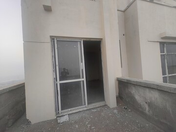 Room in 4 BHK Apartment at Jaypee Greens Knight Court, Sector 128 – for Sale