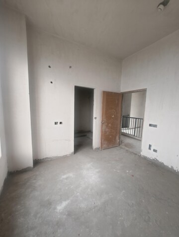 Room in 4 BHK Apartment at Jaypee Greens Knight Court, Sector 128 – for Sale