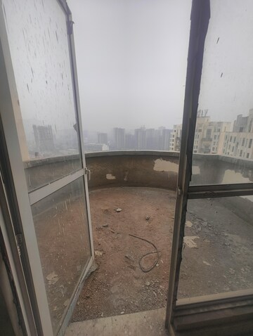 Bathroom in 4 BHK Apartment at Jaypee Greens Knight Court, Sector 128 – for Sale