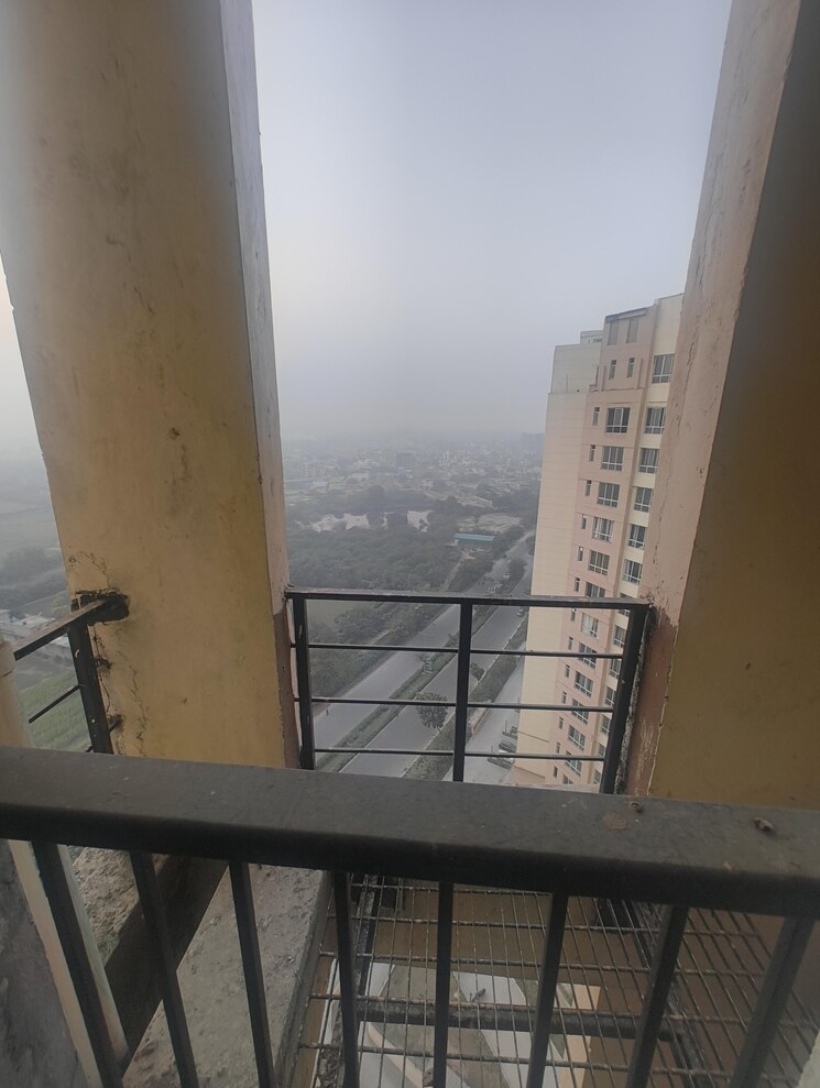 Balcony, jaypee-greens-knight-court 4 Bedroom 4200 Sq.Ft. Apartment In Sector 128 Noida 9733896
