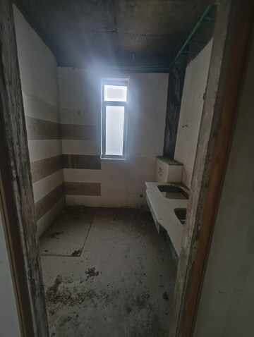 Bathroom in 4 BHK Apartment at Jaypee Greens Knight Court, Sector 128 – for Sale