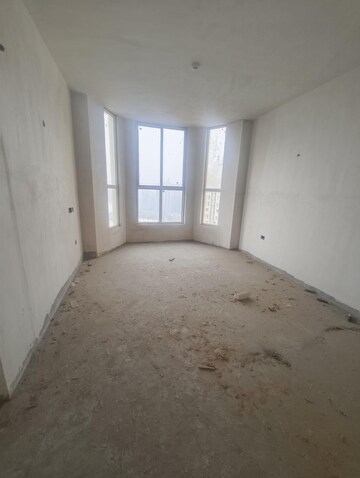 Room in 4 BHK Apartment at Jaypee Greens Knight Court, Sector 128 – for Sale