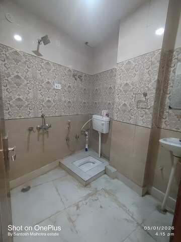 Attached Bathroom in 2 BHK Builder Floor at Dwarka Mor – for Rent