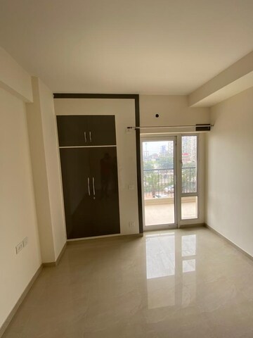 Room in 3 BHK Apartment at MCC Signature Residency, Raj Nagar Extension – for Rent