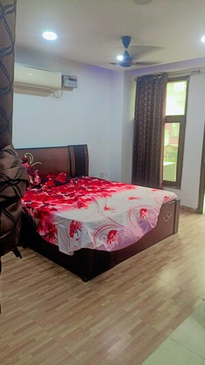 Bedroom in 1 BHK Builder Floor at Sector 40 – for Rent