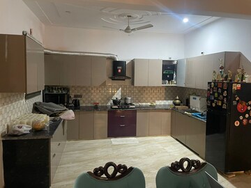 Team Area in 3 BHK Builder Floor at BPTP Parklands, Sector 76 – for Rent