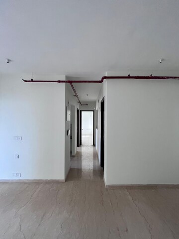 Room in 2 BHK Apartment at Kalpataru Paramount A, Kapur Bawdi – for Rent