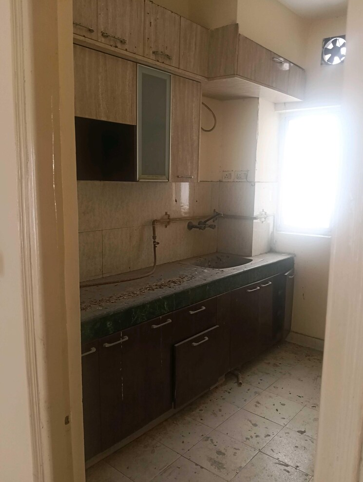 Kitchen, paras-tierea 3 Bedroom 1265 Sq.Ft. Apartment In Sector 137 Noida 9734202