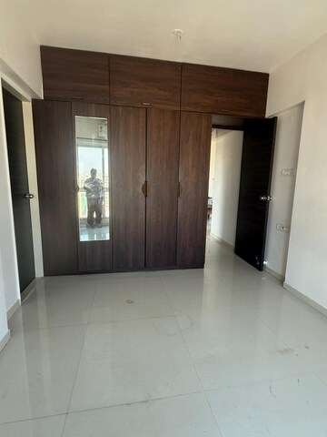 Room in 1 BHK Apartment at Dahisar East – for Rent