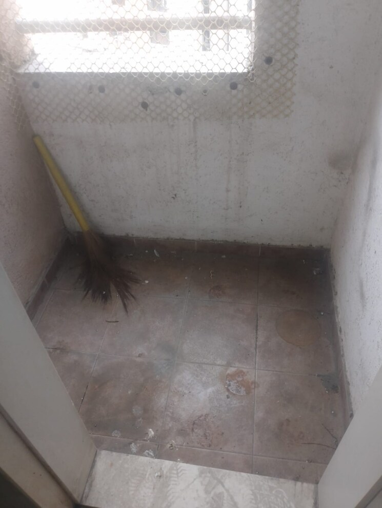 Bathroom, lodha-splendora 1 Bedroom 450 Sq.Ft. Apartment In Ghodbunder Road Thane 9734349