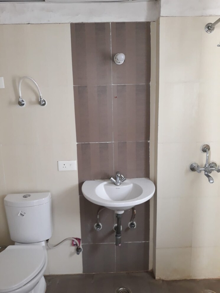 Bathroom, mahagun-mirabella 3 Bedroom 1880 Sq.Ft. Apartment In Sector 79 Noida 9734393