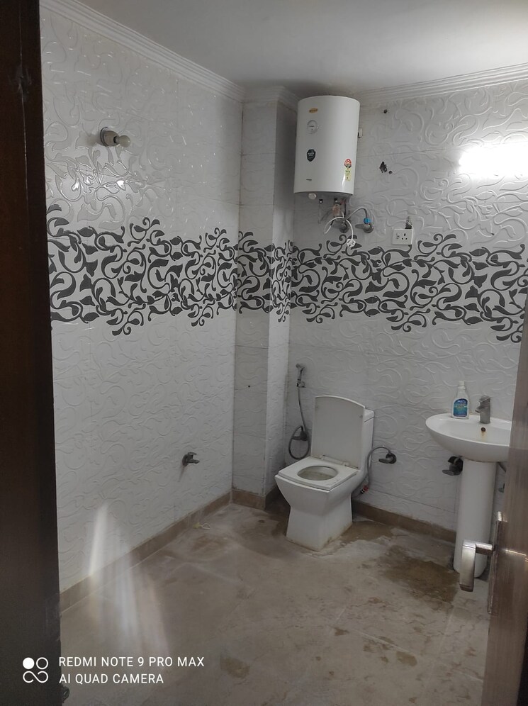 Bathroom, saket 3 Bedroom 1800 Sq.Ft. Builder Floor In Saket Delhi 9734756