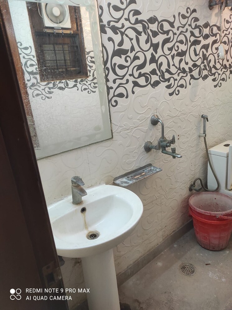 Bathroom, saket 3 Bedroom 1800 Sq.Ft. Builder Floor In Saket Delhi 9734756
