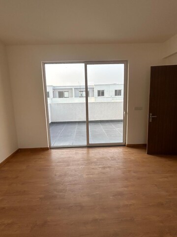 Room in 4 BHK Villa at Godrej Golf Links Crest, Sector 27 Yamuna Expressway – for Rent