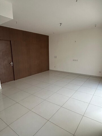 Room in 4 BHK Villa at Godrej Golf Links Crest, Sector 27 Yamuna Expressway – for Rent