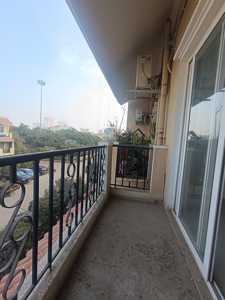 Balcony, emaar-mgf-emerald-hills 4 Bedroom 350 Sq.Yd. Apartment In Sector 65 Gurgaon 9735031
