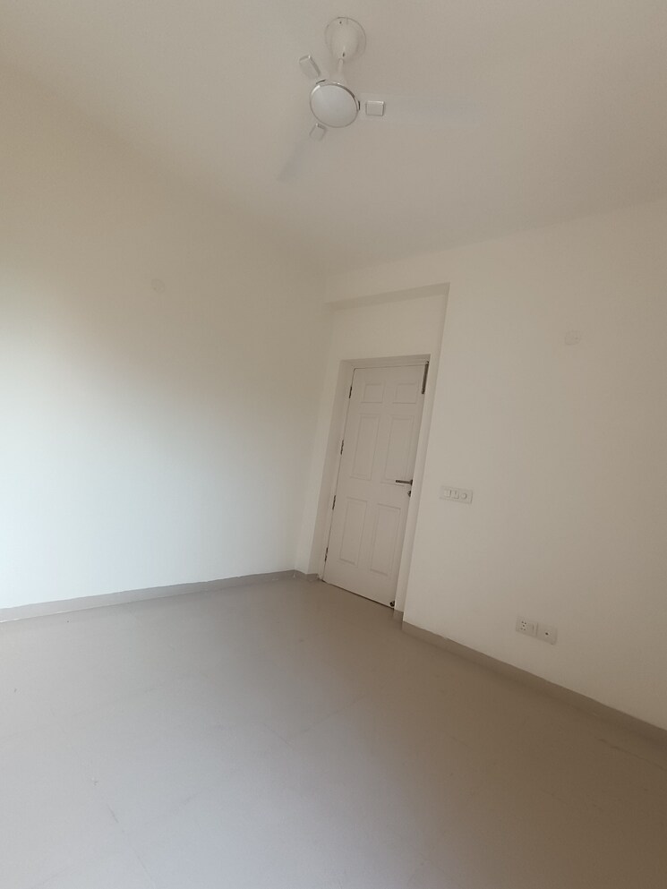 Room, emaar-mgf-emerald-hills 4 Bedroom 350 Sq.Yd. Apartment In Sector 65 Gurgaon 9735031