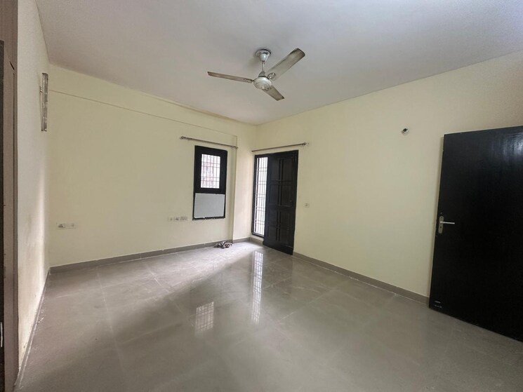 Room, rps-savana 2.5 Bedroom 1400 Sq.Ft. Apartment In Sector 88 Faridabad 9735034