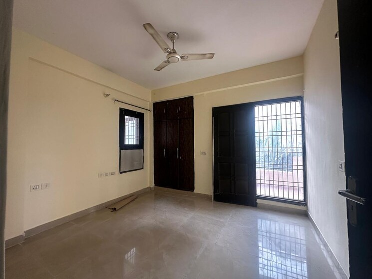 Room, rps-savana 2.5 Bedroom 1400 Sq.Ft. Apartment In Sector 88 Faridabad 9735034