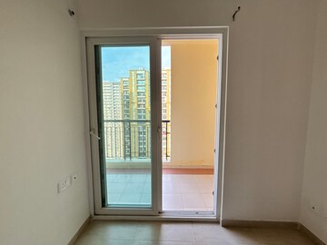 Room in 3 BHK Apartment at Amrapali Dream Valley, Tech Zone 4 Greater Noida – for Rent