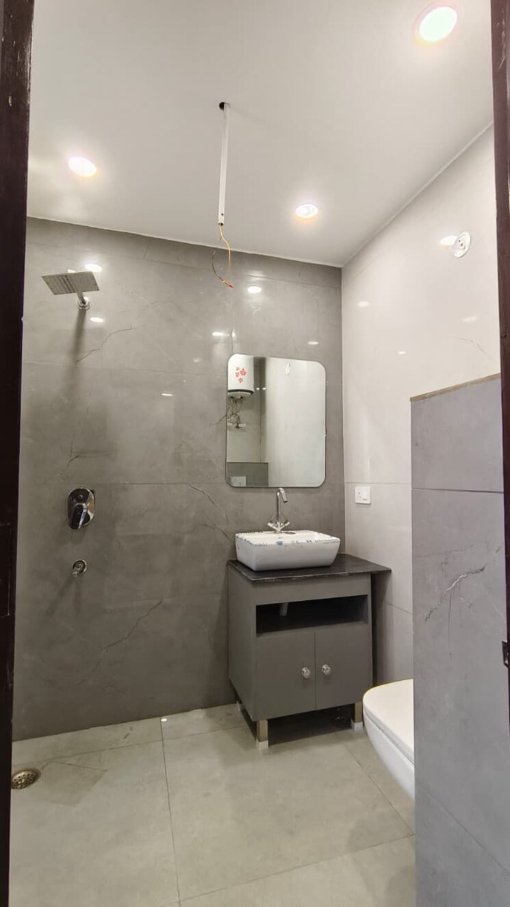 Bathroom, ireo-the-corridors 3 Bedroom 1727 Sq.Ft. Apartment In Sector 67a Gurgaon 9735104