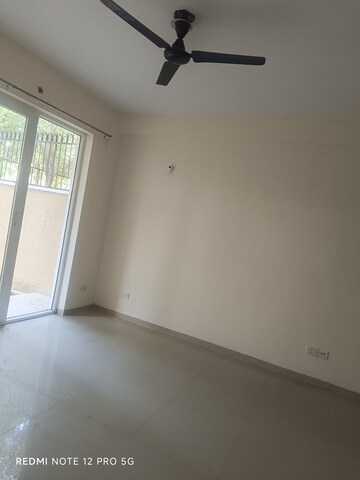 Room in 2.5 BHK Apartment at Emaar MGF Emerald Hills, Sector 65 – for Rent