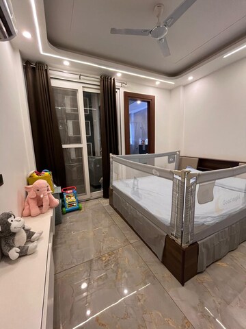 Room in 2 BHK Apartment at Emaar MGF Emerald Hills, Sector 65 – for Rent